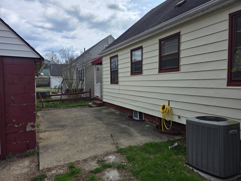 Building Photo - 1204 Kenilworth Ave