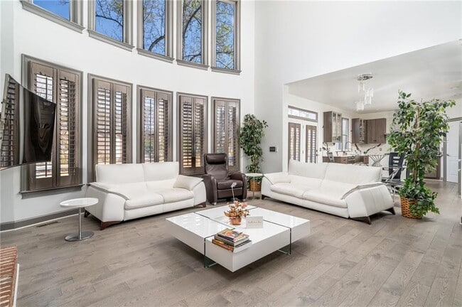 Building Photo - 12553 Kensington Blvd