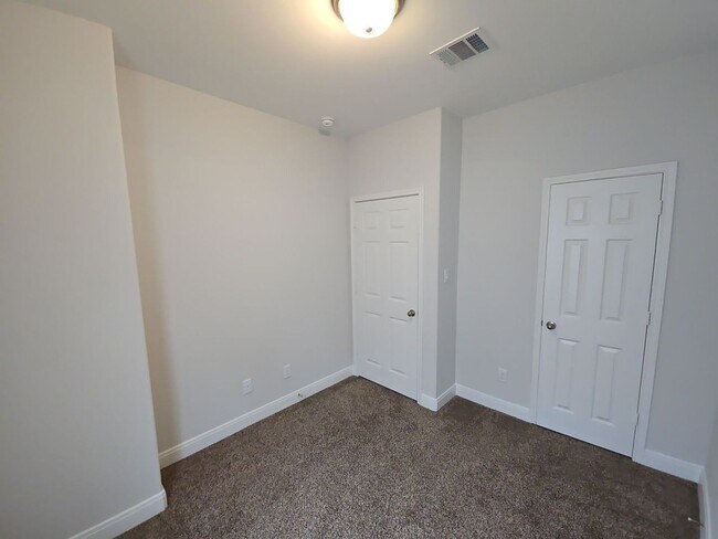 Building Photo - 8235 Locksley Rd
