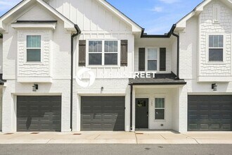 Building Photo - 3 Bedroom Pet-Friendly Home in Gallatin, TN with Main Street Renewal
