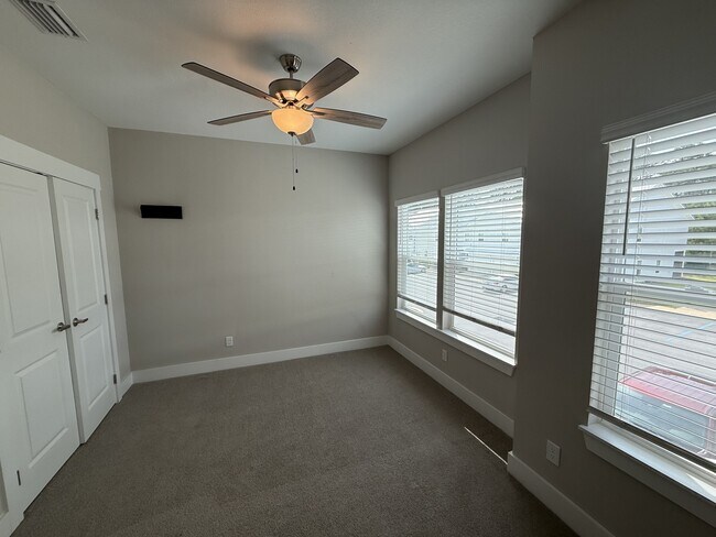 Building Photo - 202 Date Palm Lane