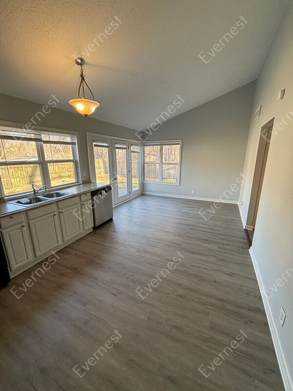 Building Photo - 1312 Langholm Dr