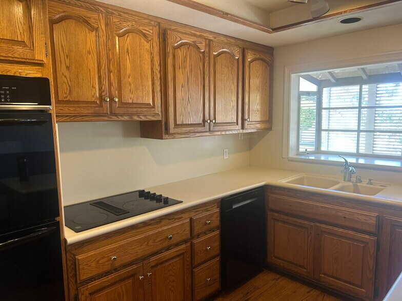 Kitchen - 30438 Via Cambron