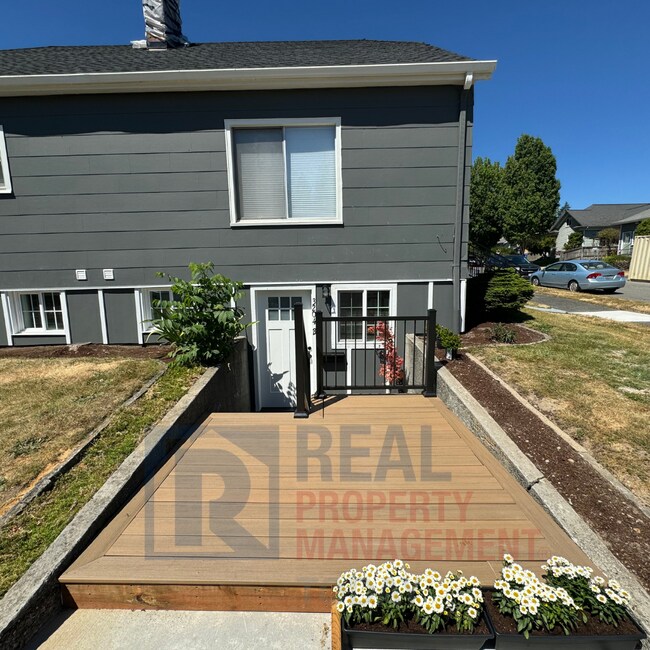 Building Photo - Giles/Valenzuela - 3204 (Cascade Group - G...