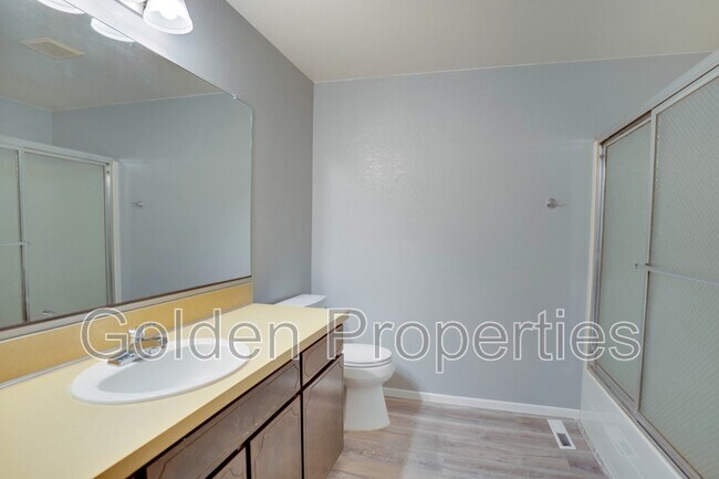 Building Photo - 3703 E Pine Hill Dr