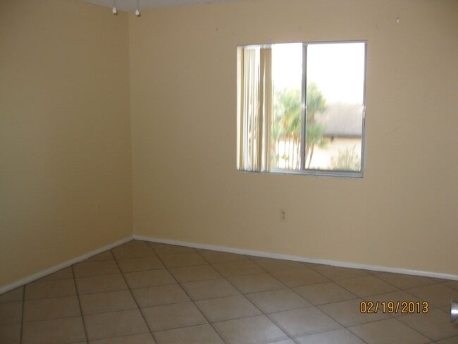 Building Photo - 2705 Hidden Lake Blvd