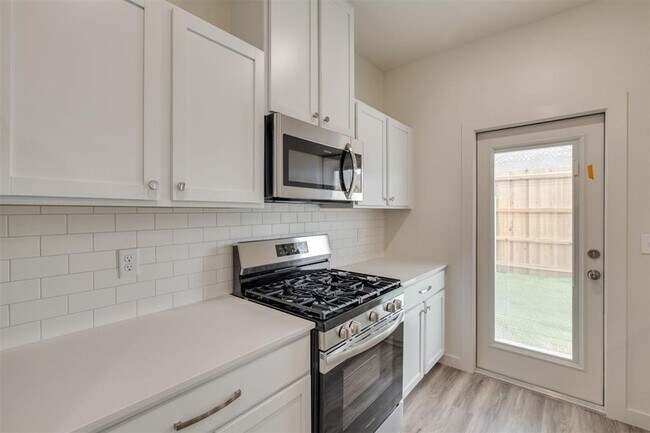 Building Photo - Luxury NEW 3 Bedroom 2.5 Bathroom Townhome...
