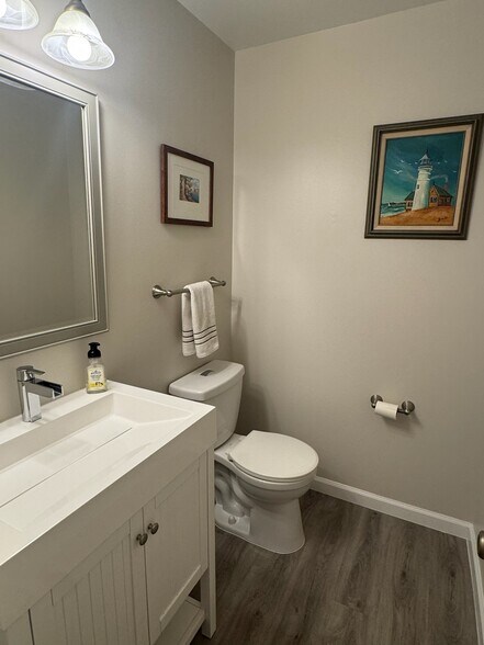 Building Photo - 86 Racquet Rd