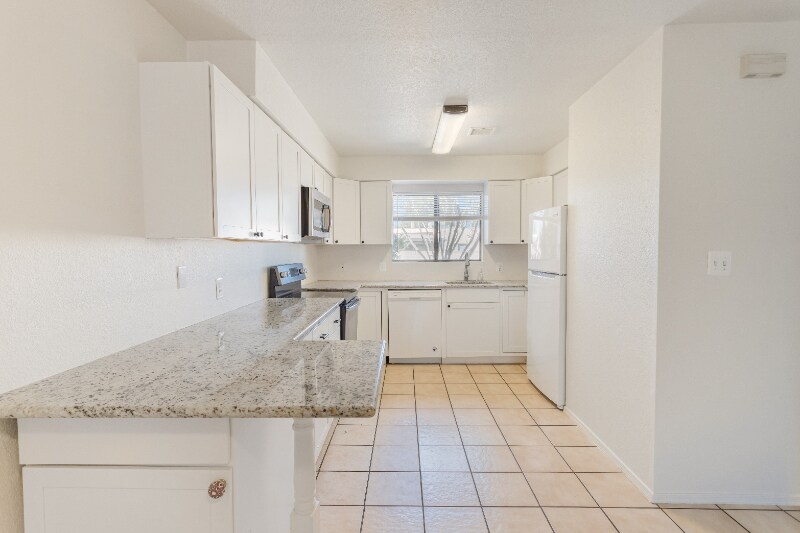 Building Photo - 4147 Calle Barona