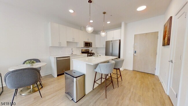 Building Photo - 1181 Morris Ave