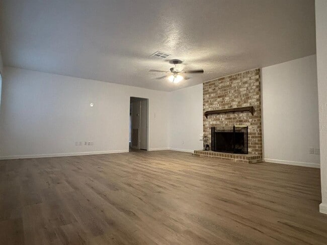 Building Photo - 11958 Meadow Crest Dr