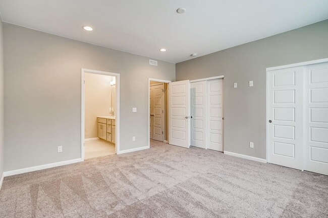 Building Photo - Beautiful Townhome for Rent