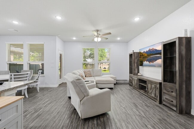 Building Photo - 127 Buttonwood Ct