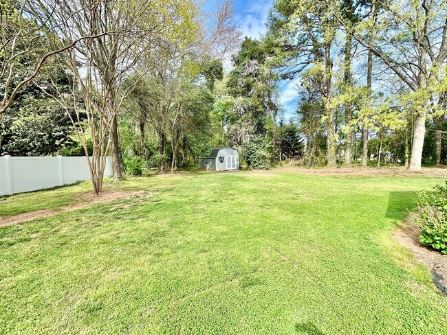 Building Photo - 621 Hanover Ct