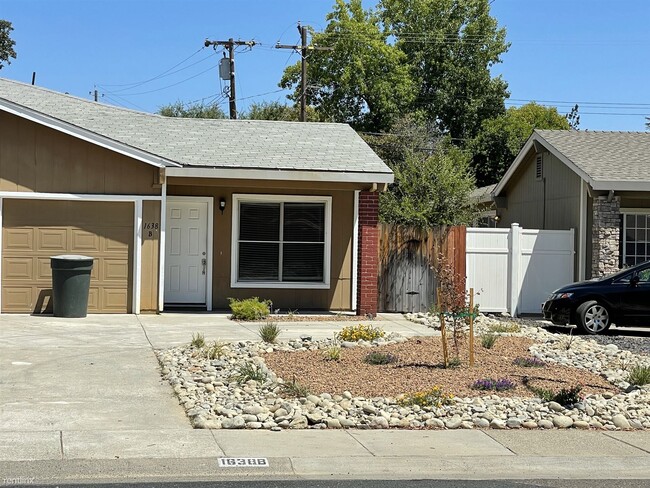 Building Photo - 2 br, 2 bath Duplex - 1638 Sierra Gardens ...