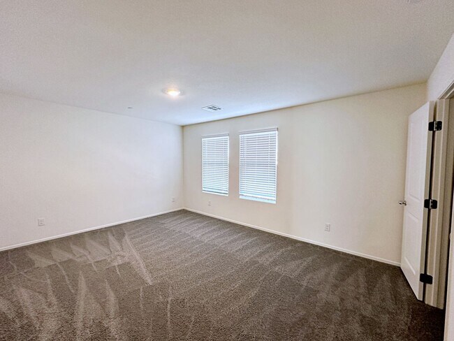 Building Photo - 1 MONTH FREE RENT* 3 BEDROOM TOWNHOUSE LOCATED IN INSPIRADA