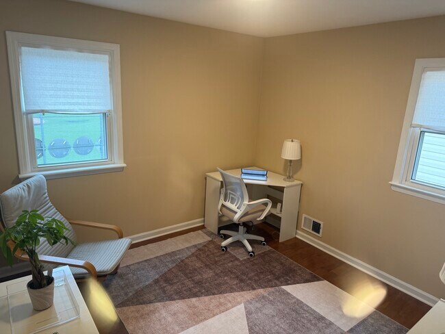 Building Photo - 44 Isabella Ave