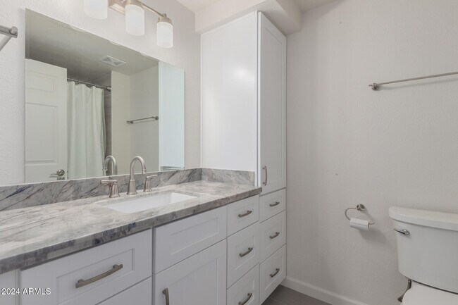 Building Photo - 9450 E Becker Ln