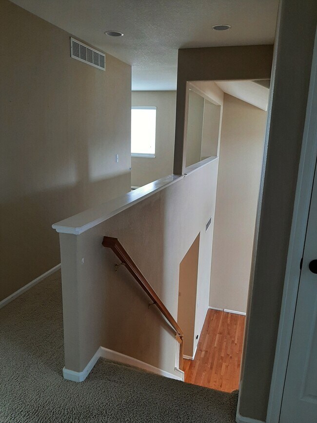 upstairs 3 beds and loft - 14219 Woodrock Path