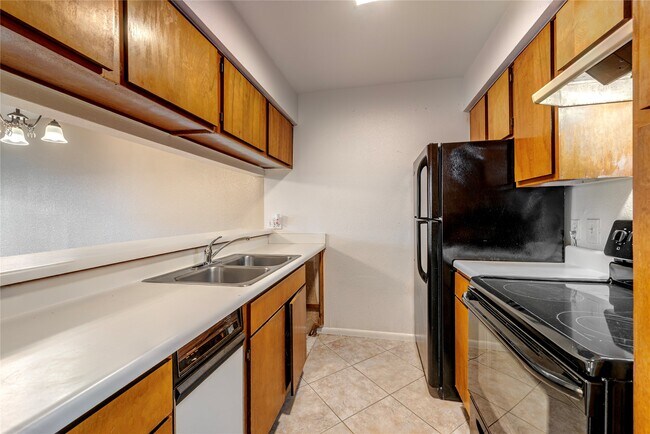 Building Photo - 3005 Walnut Bend Ln