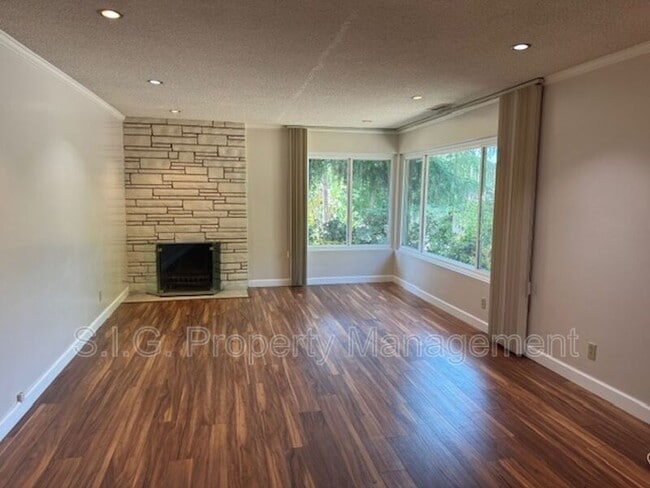 Building Photo - 2279 Saranne St