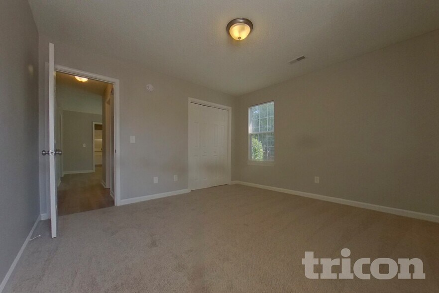 Building Photo - 13 Walnut Grove Way