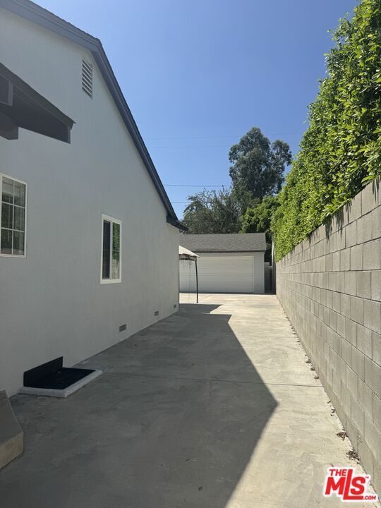 Building Photo - 14552 Runnymede St