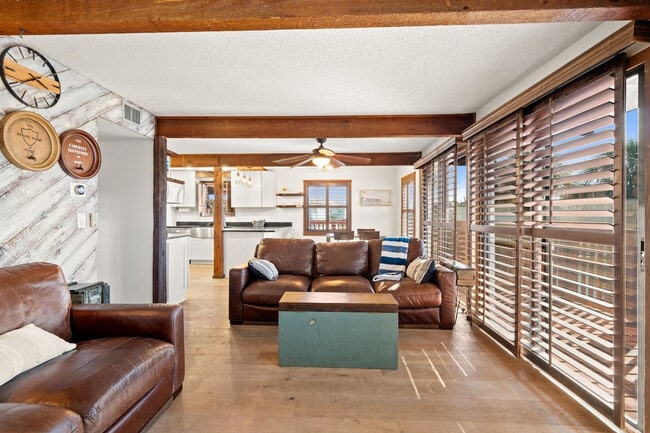 Building Photo - 3179 Azalea Dr
