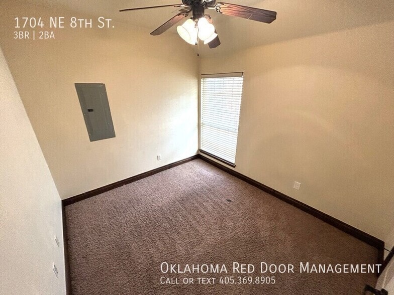 Building Photo - 1704 NE 8th St