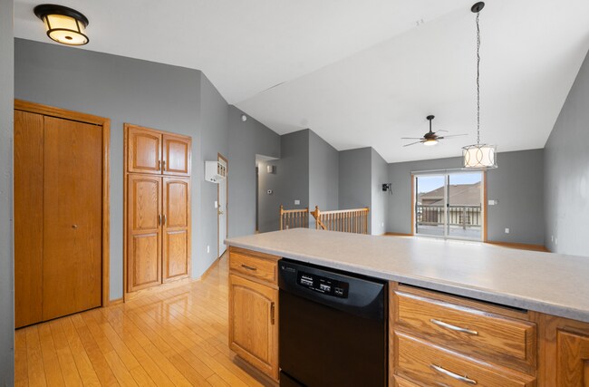 Building Photo - 1202 E 61st St