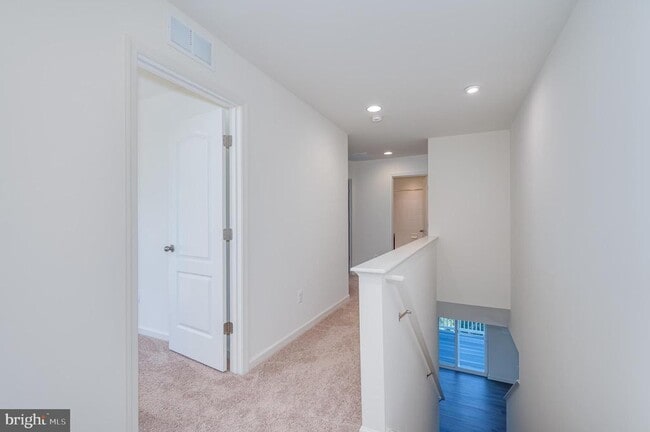 Building Photo - 192 Ludgate Mnr