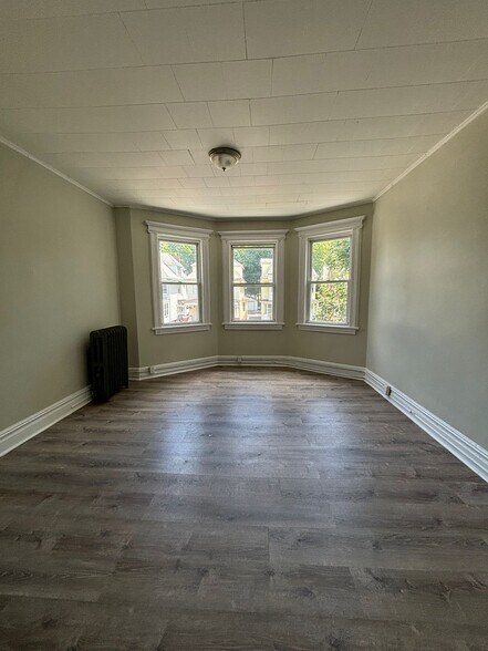 15 Davis Ave 2 - 17 Davis Ave