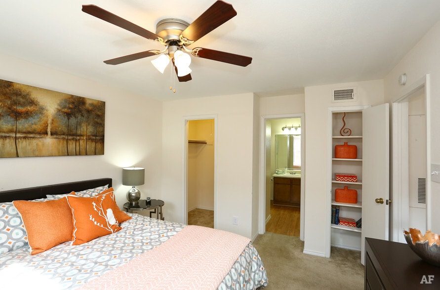 Building Photo - 10401 N Lamar Blvd