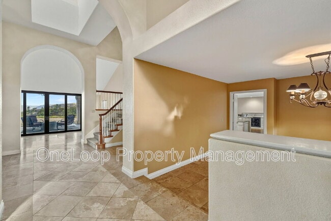 Building Photo - 493 Summerhill View