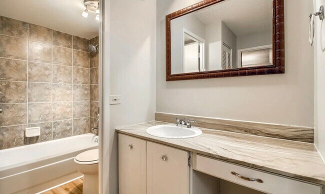 Building Photo - 550 E 12th Ave