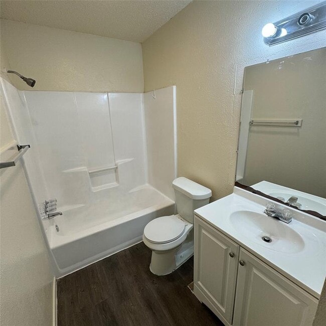 Building Photo - 6901 Wentworth Dr