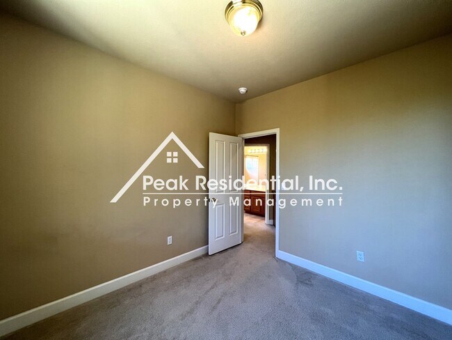 Building Photo - Spacious Anatolia 6bd/3.5ba Home with 5 Car Garage