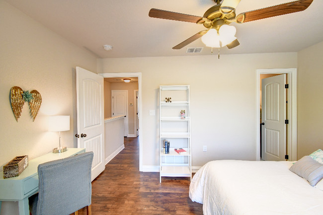 Building Photo - Lillian Street Townhomes