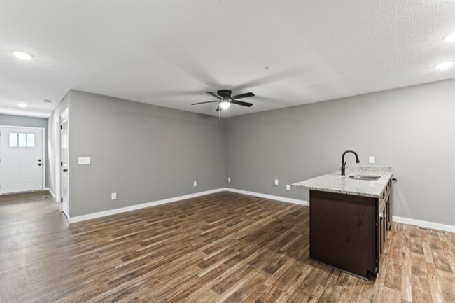 Building Photo - 131 Dixon Dr