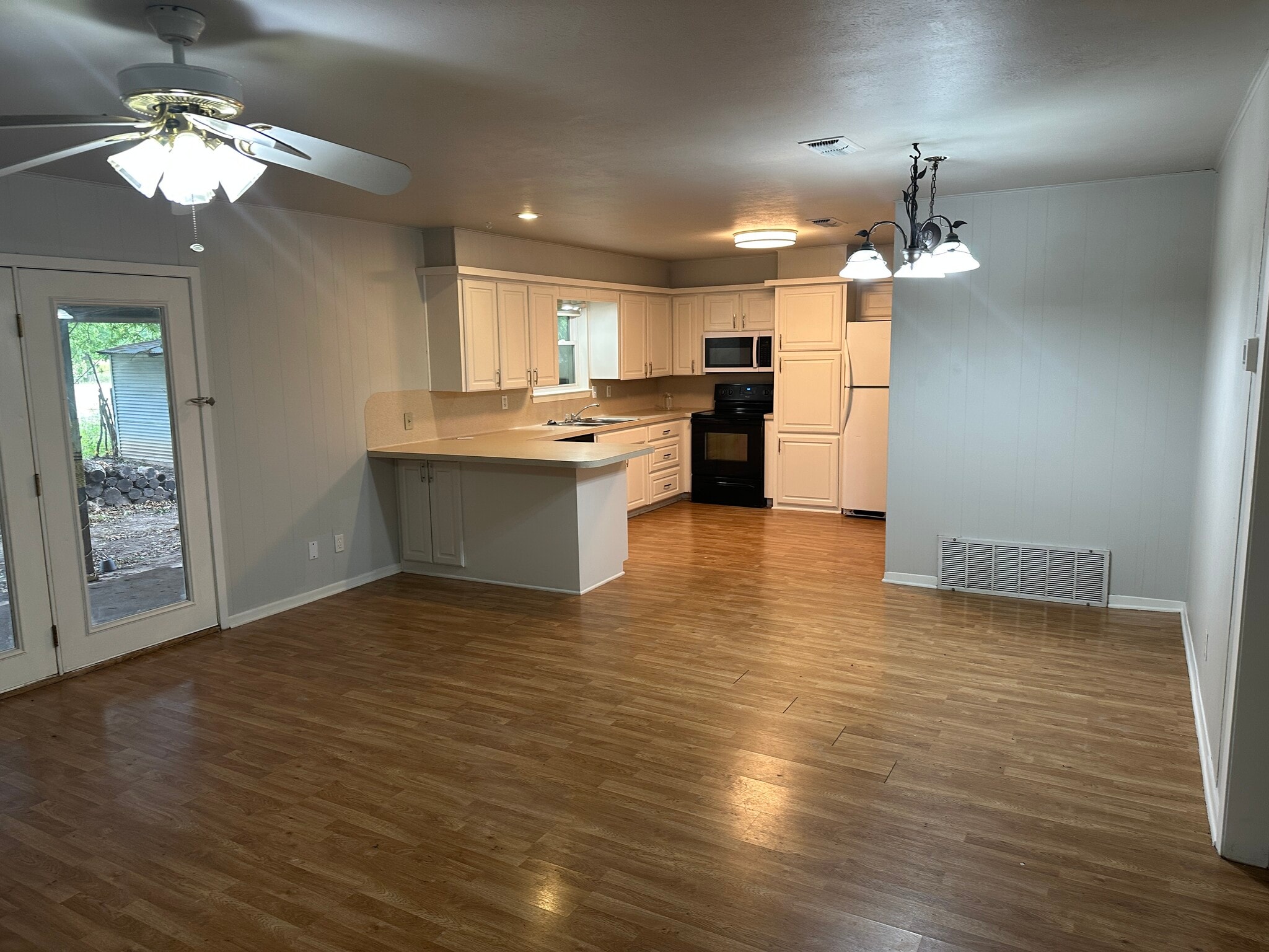 Building Photo - 1614 Venus Dr