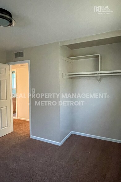 Building Photo - 4632 Monroe St