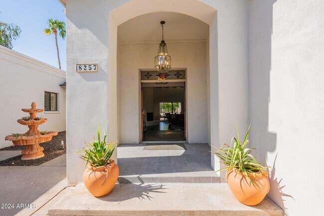Building Photo - 8257 E Del Cadena Dr