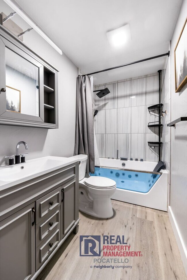 Building Photo - MOVE IN SPECIAL - Beautiful Brand New 6 be...