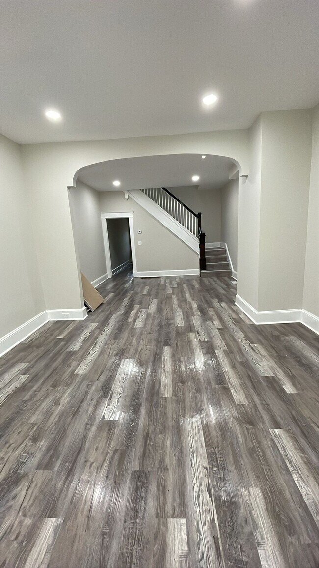 Building Photo - 3026 Clifton Park Terrace