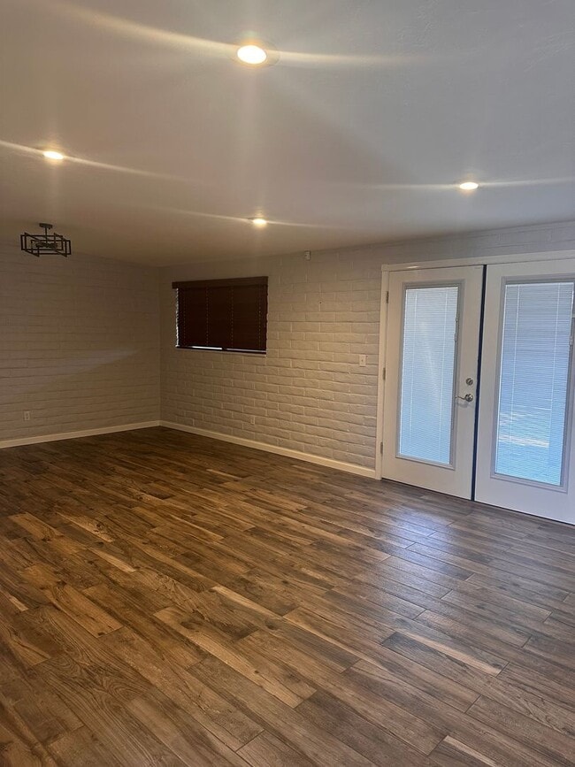 Building Photo - 7221 E Brooks Dr
