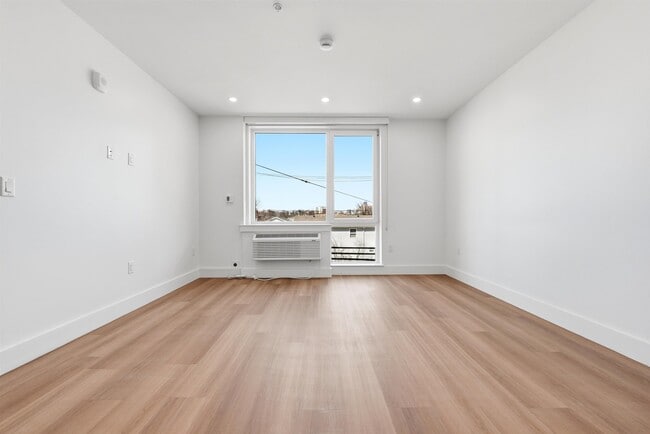 Building Photo - 337 Johnston Ave