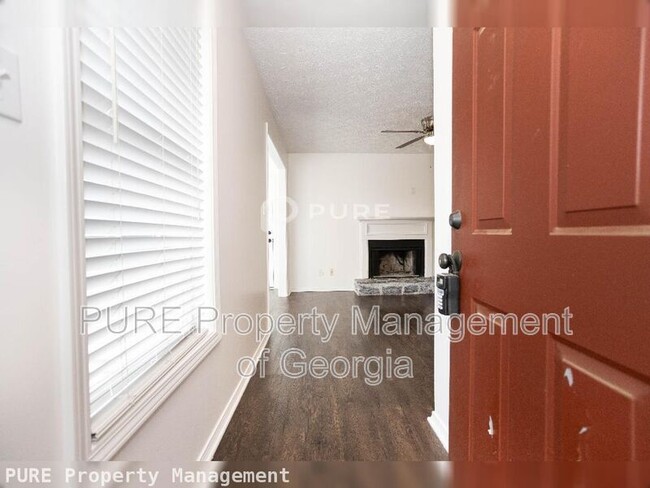 Building Photo - 2408 Country Park Dr