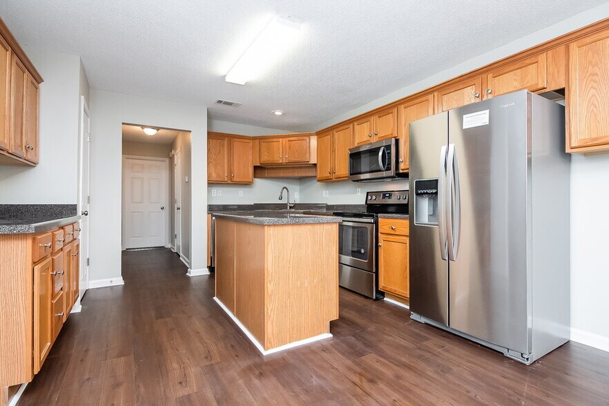 Building Photo - 4834 Graham Lake Dr