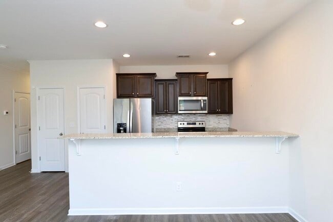 Building Photo - 2943 Old Field Rd