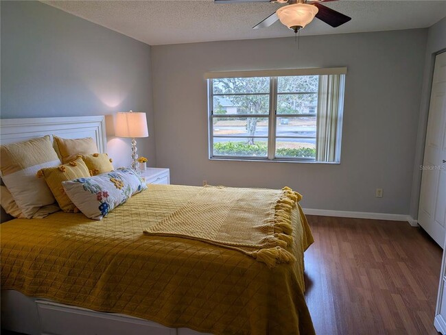 Building Photo - 6896 W Country Club Ln